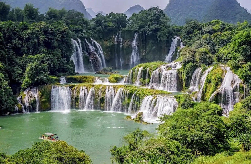 The majestic Ban Gioc Waterfall on the border of Vietnam and China