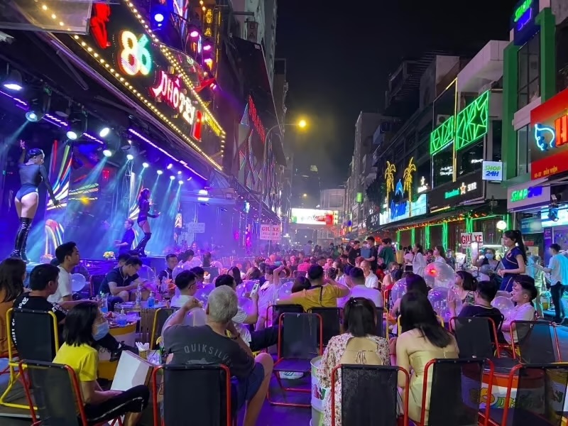 The vibrant nightlife on the streets of District 1